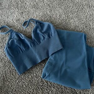 ALO Yoga Blue Bra and leggings Set